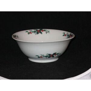 BIA Holly 8" Round Vegetable Serving Bowl‎ Christmas